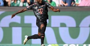 Байерн не планира продажба на Алфонсо Дейвис