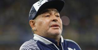 Откриха паметник на Марадона в Неапол