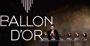 Роналдиньо поздрави Меси