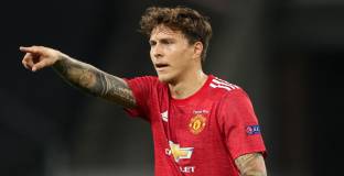 Невил: Проблемът на Линдельоф е Магуайър, а на Магуайър е Линдельоф 