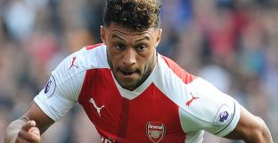 Sky: Челси договори Окслейд-Чембърлейн