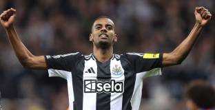 Исак се завърна към тренировки с Нюкасъл