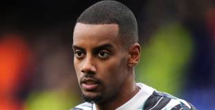 Нюкасъл няма намерение да се разделя с Исак