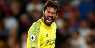 Алисон и Фабиньо няма да играят срещу Уотфорд