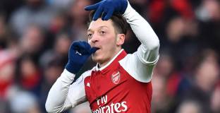 Карагър: Йозил стана номер едно в Арсенал 