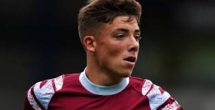  Нюкасъл купи Ашби от Уест Хем