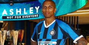 Йънг ще остане в Интер