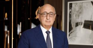 Агентът на Бейл е обвинен в 39 изнасилвания