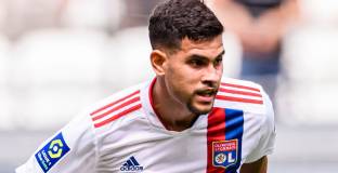  Нюкасъл Юнайтед предложи 40 млн. за халф на Лион