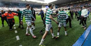 Селтик елиминира Рейнджърс след дузпи, безредици помрачиха дербито