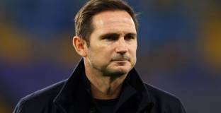Челси няма да уволнява Лампард
