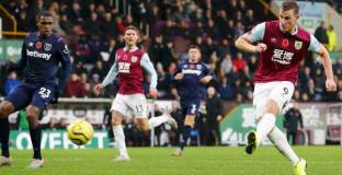 Уест Хем катастрофира срещу Бърнли, Евертън победи Саутхемптън