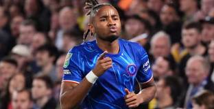 Челси с пет над Моркамб