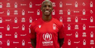 Манчестър Юнайтед отправи запитване за Данило