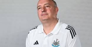 Главният изпълнителен директор на Нюкасъл подаде оставка