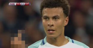 Деле Алли се извини за жеста 