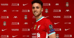 Ливърпул ще обсъжда нови договори с четирима 