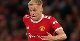 Тен Хаг разчита на Ван де Бек