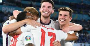 Англия унищожи Украйна по пътя към полуфинала (видео)