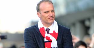 Бергкамп: Ек иска да се фокусира върху спортните успехи на Арсенал