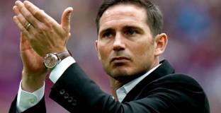 Лампард пристигна в Лондон за подписване на договор с Челси