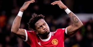 Ман Юнайтед удължи с четирима 