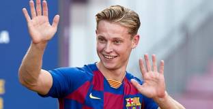 Иниеста: Де Йонг ще стане звезда в Барселона