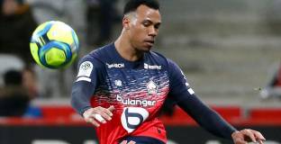   Юве се интересува от защитник на Арсенал 