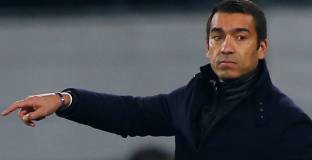 Ван Бронкхорст пристигна в Глазгоу за преговори с Рейнджърс