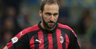 Челси наема Игуаин и се разделя с Мората