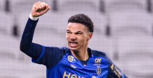  Нюкасъл е близо до нападател и ляв бек