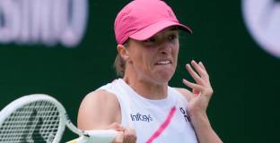 Сабаленка и Томова аут от Маями, Швьонтек продължава