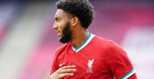 Нюкасъл обмисля да привлече Джо Гомес