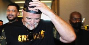 Бащата на Фюри се извини за сбиването си с отбора на Усик