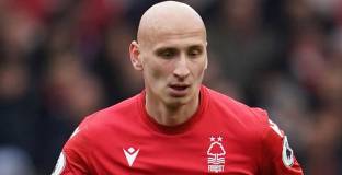 Нотингам Форест излъгал за Шелви? 