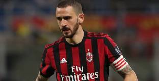 Бонучи отговори на фен, пожелал смърт на детето му