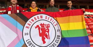 ЛГБТ-феновете на Ман Юнайтед са обезпокоени от продажбата на клуба 