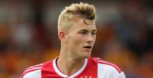 Барселона губи борбата за Де Лигт