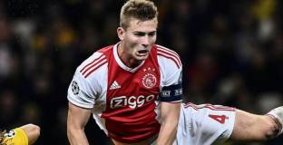 Барселона готви последна оферта за Де Лигт