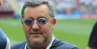 Невил нападна агента на Погба