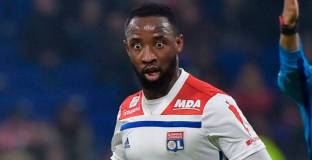 Барселона се интересува от нападател на Олимпик Лион