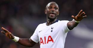 Тотнъм продължи контракта си със Сисоко