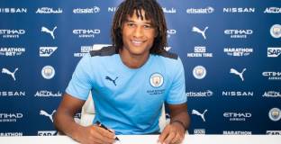 Юнайтед също се е интересувал от Аке 