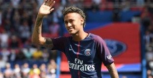 ПСЖ все още не може да регистрира трансфера на Неймар 