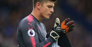 Ник Поуп може да замени Чех в Арсенал