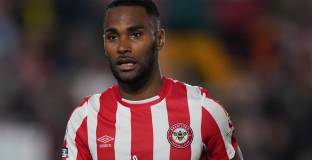 Фенове на Евертън обиждали семействата на Хенри и Тоуни