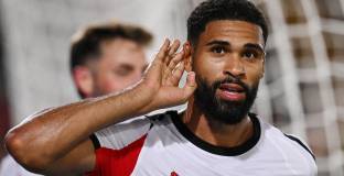 Астън Вила е отправила запитване за Лофтъс-Чийк