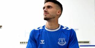   Евертън нае Винагре