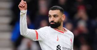 Карагър: Новият договор на Салах ще помогне с трансферите 