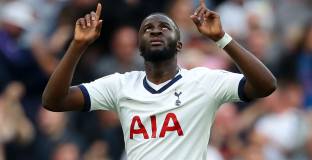 Н'Домбеле отказал да играе  в мача с Брайтън